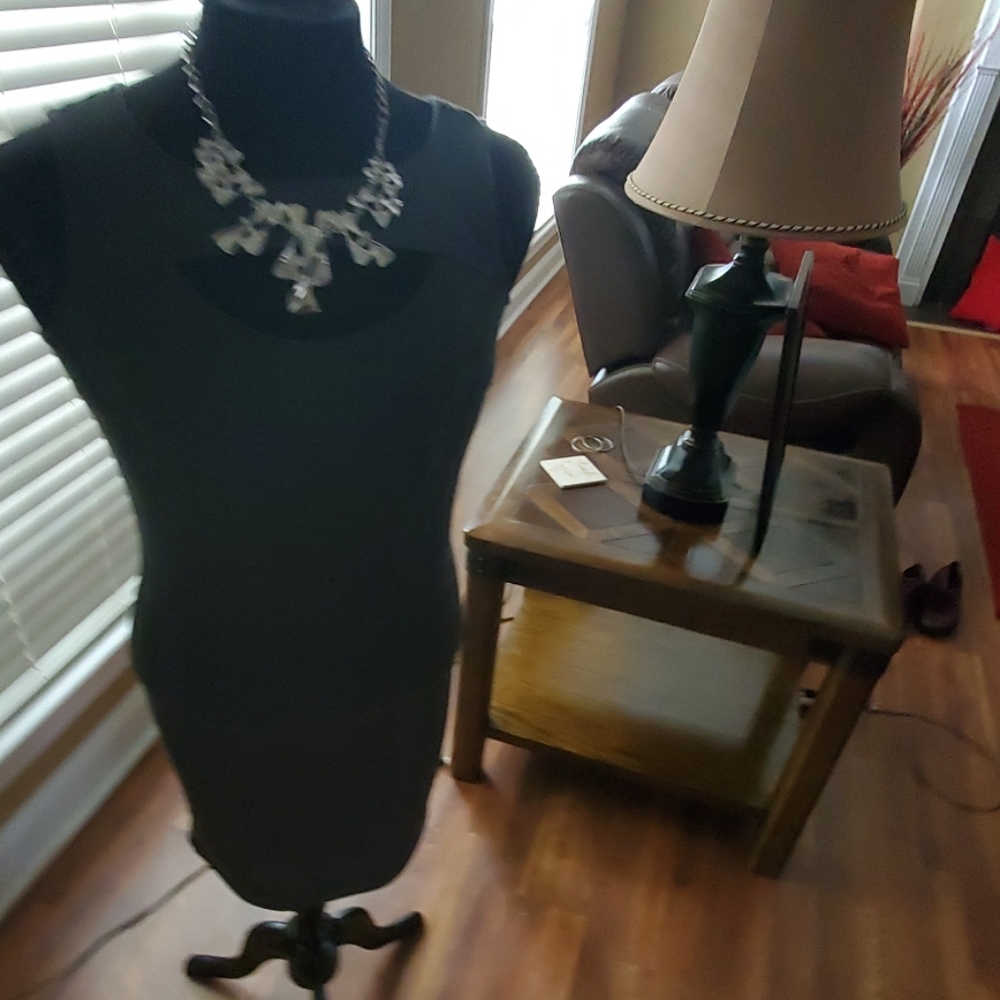 Dress - Picture 3 of 3